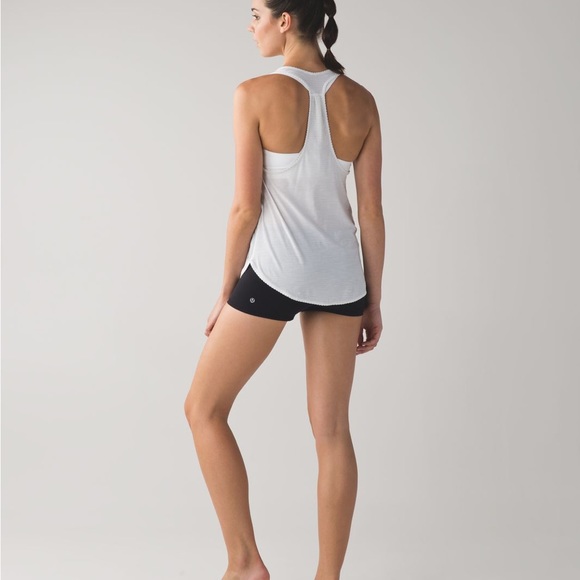 BNWOT Lululemon Boogie Short 
*Reversible 
in Black / Black. 
Size 6. - Picture 4 of 10